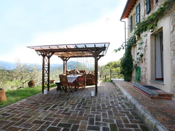casa indipendente in vendita a Camaiore
