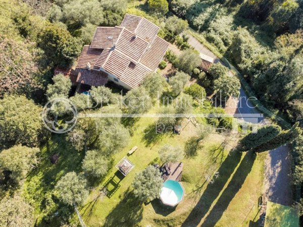 casa indipendente in vendita a Camaiore