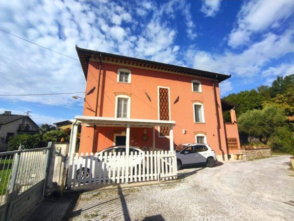 casa indipendente in vendita a Camaiore in zona Capezzano Pianore