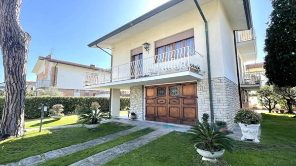 casa indipendente in vendita a Camaiore in zona Lido di Camaiore