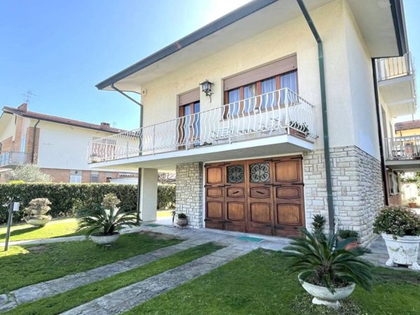 casa indipendente in vendita a Camaiore in zona Lido di Camaiore