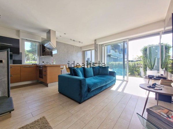 casa indipendente in vendita a Camaiore in zona Lido di Camaiore