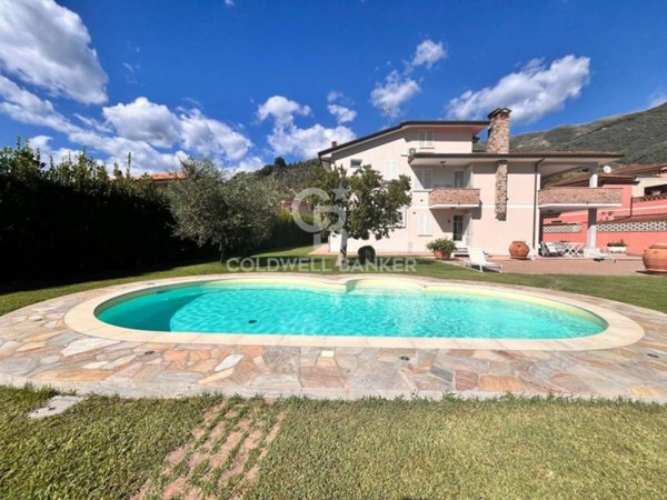 casa indipendente in vendita a Camaiore