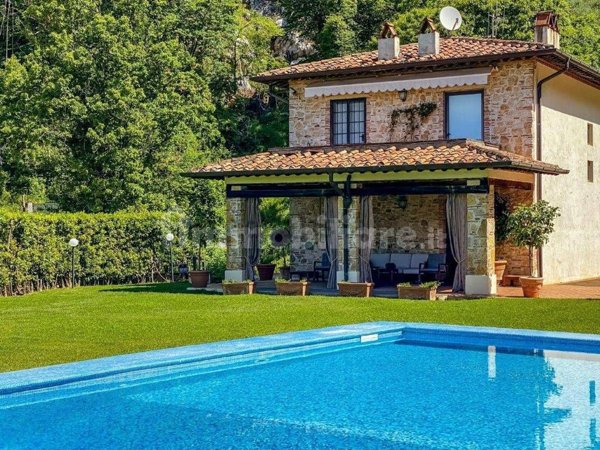 casa indipendente in vendita a Camaiore