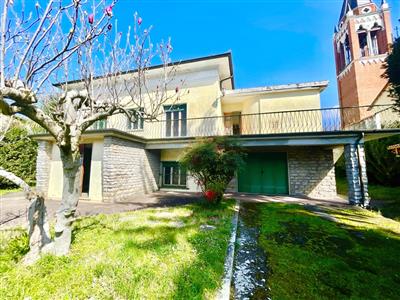 casa indipendente in vendita a Camaiore
