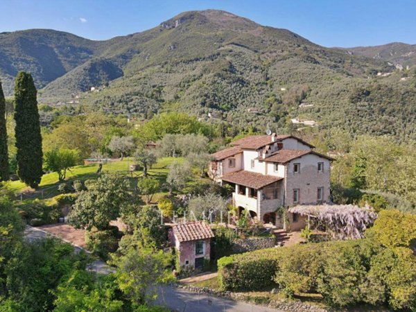 casa indipendente in vendita a Camaiore