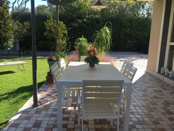 casa indipendente in vendita a Camaiore in zona Lido di Camaiore