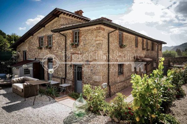 casa indipendente in vendita a Camaiore