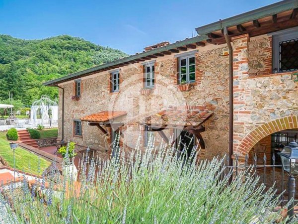 casa indipendente in vendita a Camaiore