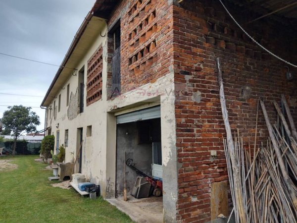 casa indipendente in vendita a Camaiore in zona Capezzano Pianore