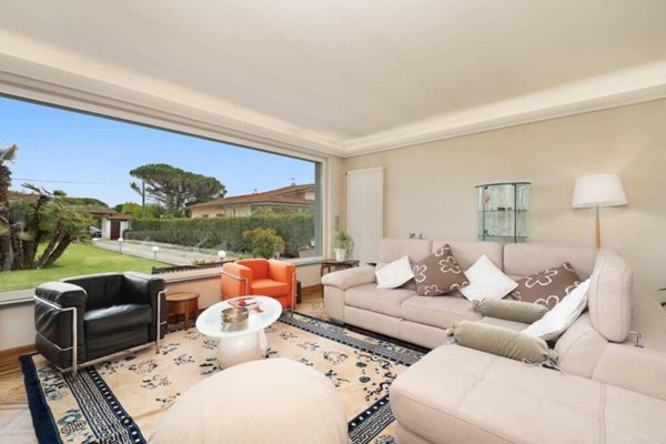 casa indipendente in vendita a Camaiore