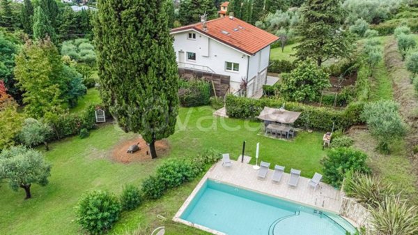 casa indipendente in vendita a Camaiore in zona Capezzano Pianore