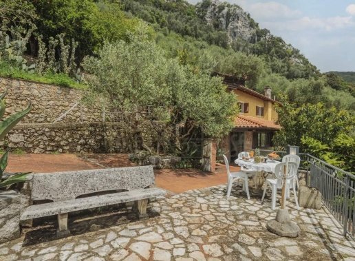 casa indipendente in vendita a Camaiore