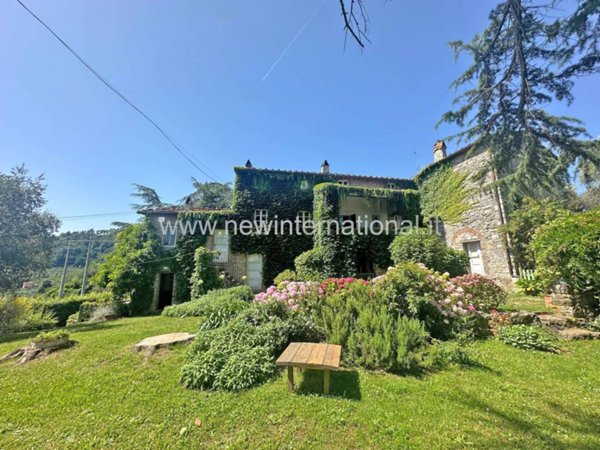 casa indipendente in vendita a Camaiore in zona Orbicciano