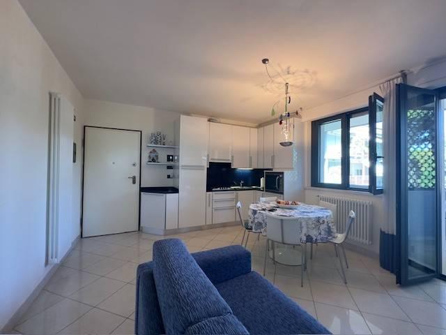 appartamento in vendita a Camaiore in zona Lido di Camaiore