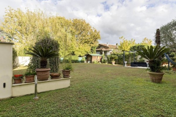 casa indipendente in vendita a Camaiore in zona Lido di Camaiore