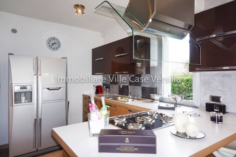 casa indipendente in vendita a Camaiore in zona Lido di Camaiore