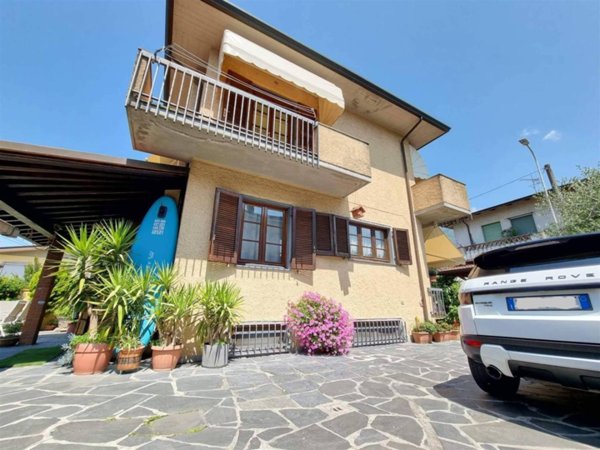 casa indipendente in vendita a Camaiore