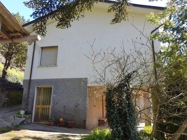 casa indipendente in vendita a Camaiore
