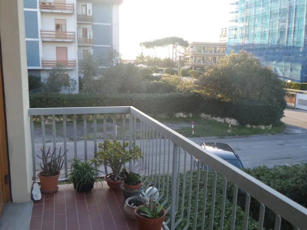 appartamento in vendita a Camaiore in zona Lido di Camaiore