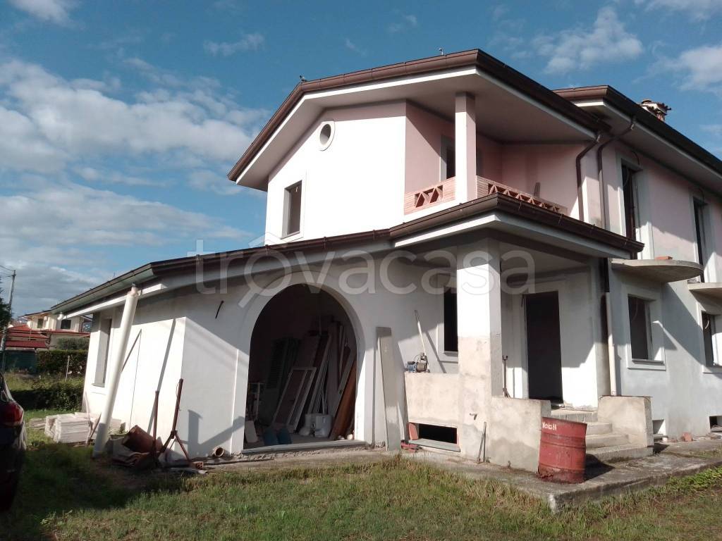 casa indipendente in vendita a Camaiore in zona Capezzano Pianore