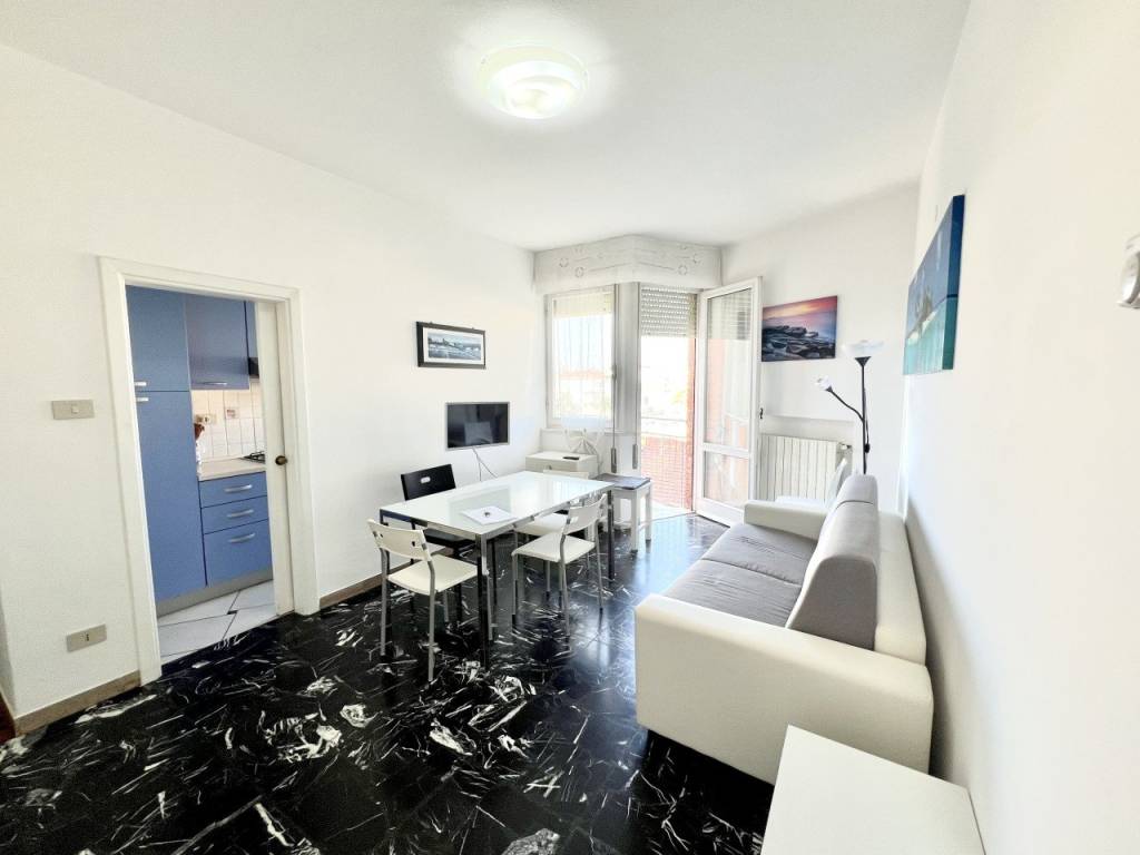 appartamento in vendita a Camaiore in zona Lido di Camaiore