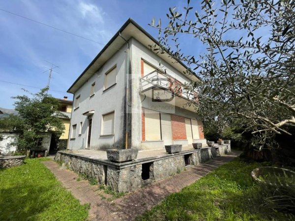casa indipendente in vendita a Camaiore in zona Lido di Camaiore