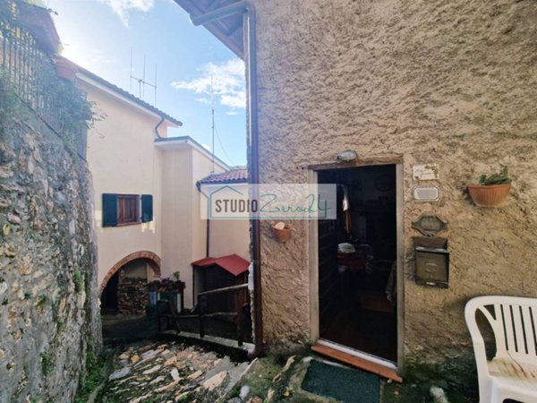 casa indipendente in vendita a Camaiore in zona Metato