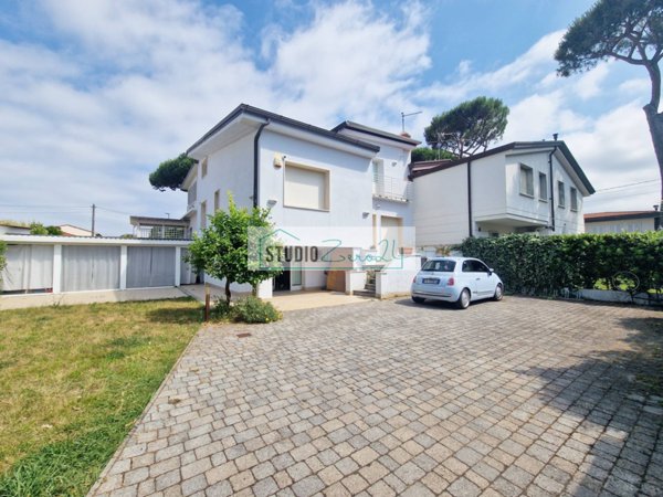 casa indipendente in vendita a Camaiore in zona Lido di Camaiore