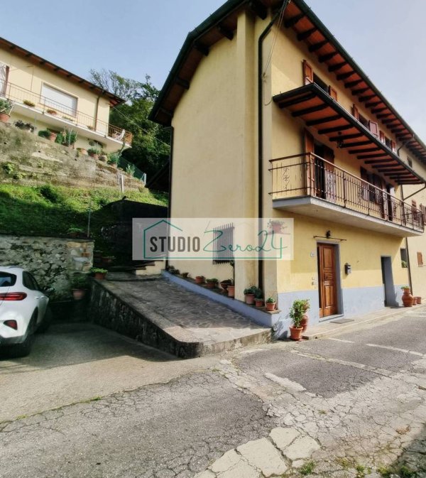 casa indipendente in vendita a Camaiore in zona Marignana