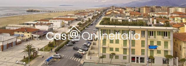 negozio in vendita a Camaiore in zona Lido di Camaiore
