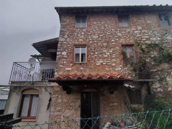 casa indipendente in vendita a Camaiore