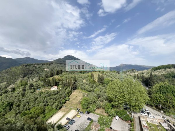 appartamento in vendita a Camaiore in zona Monteggiori