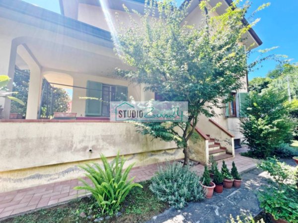 casa indipendente in vendita a Camaiore