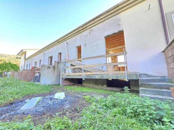 casa indipendente in vendita a Camaiore in zona Capezzano Pianore