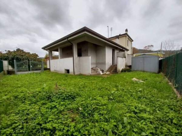 casa indipendente in vendita a Camaiore