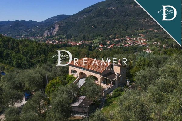 casa indipendente in vendita a Camaiore