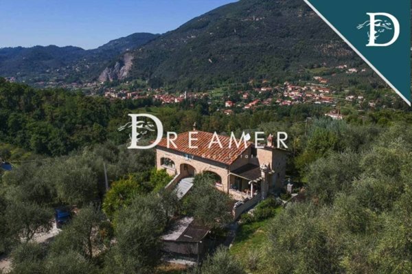 casa indipendente in vendita a Camaiore