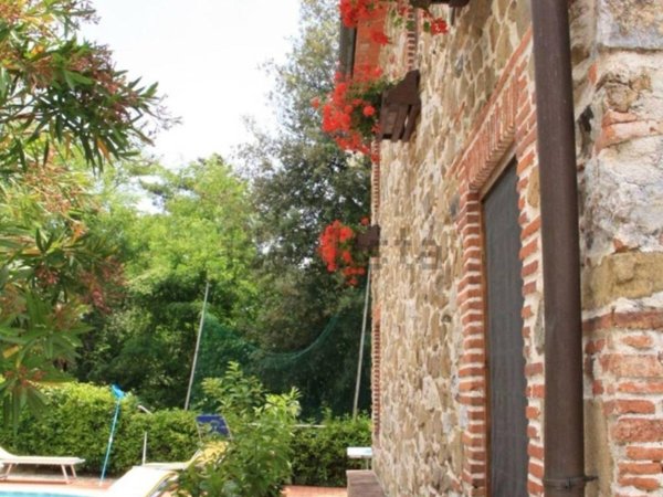 casa indipendente in vendita a Camaiore