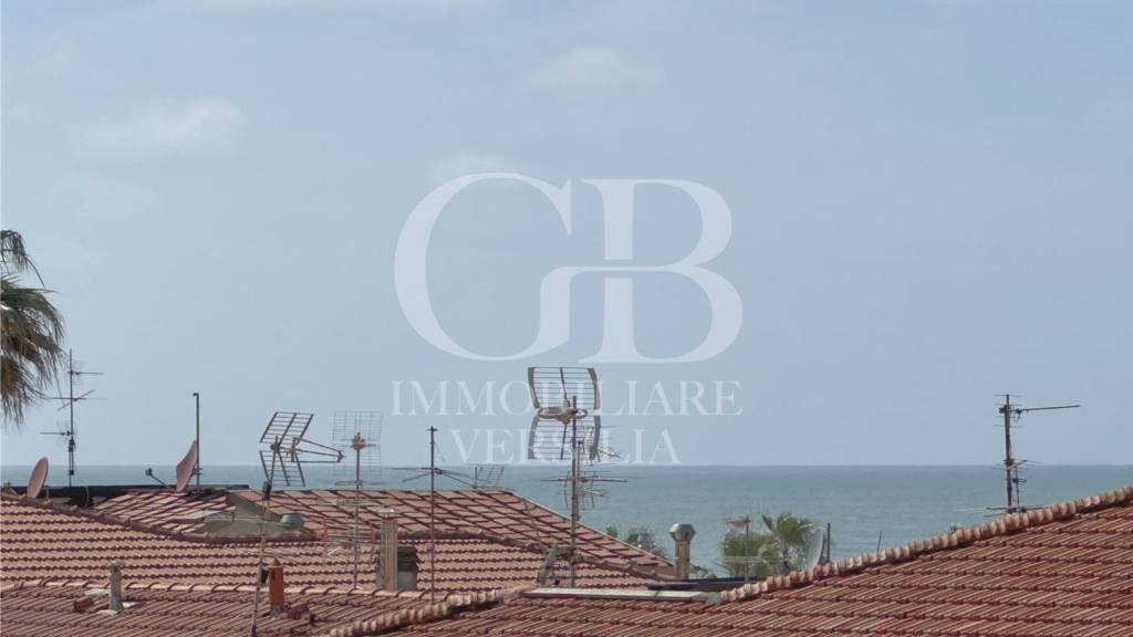 appartamento in vendita a Camaiore in zona Lido di Camaiore