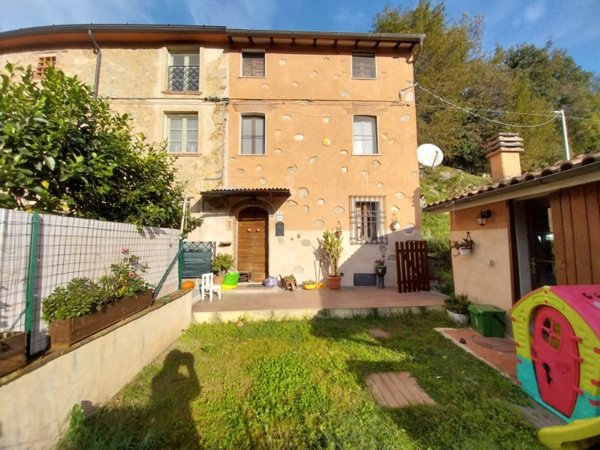 casa indipendente in vendita a Camaiore