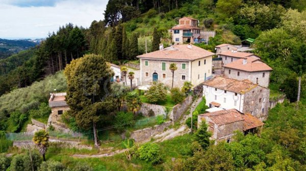 villa in vendita a Camaiore