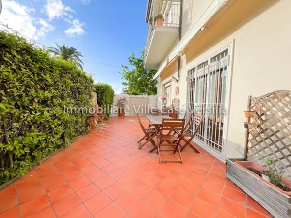 appartamento in vendita a Camaiore in zona Lido di Camaiore