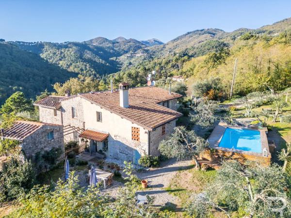 casa indipendente in vendita a Camaiore