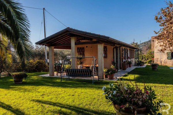 casa indipendente in vendita a Camaiore