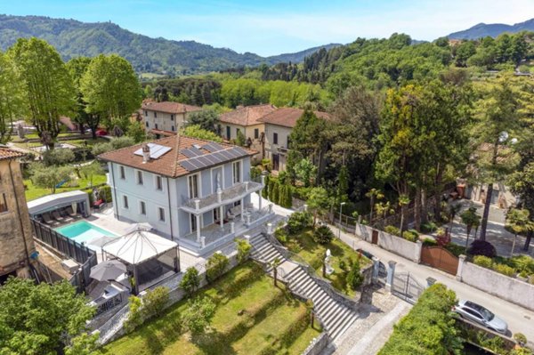 casa indipendente in vendita a Camaiore