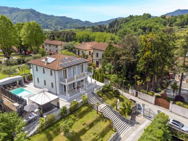 casa indipendente in vendita a Camaiore