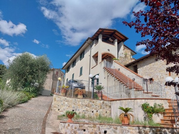 casa indipendente in vendita a Camaiore