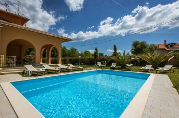 casa indipendente in vendita a Camaiore in zona Pedona