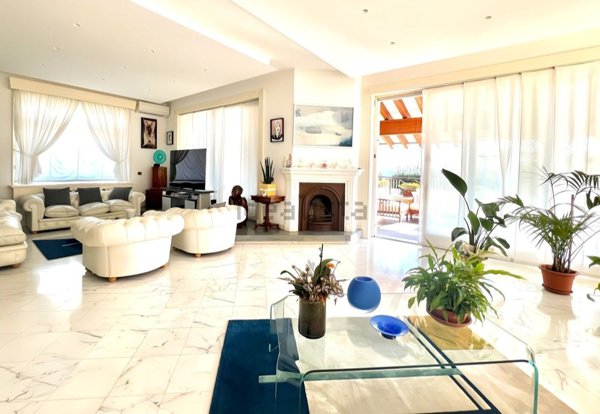 casa indipendente in vendita a Camaiore in zona Lido di Camaiore